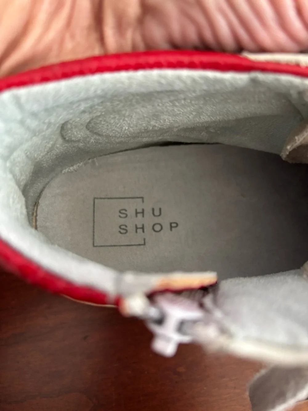ShuShop Kids High-Top Sneakers Size 7 Red Star Distressed Style Gently Used Tren